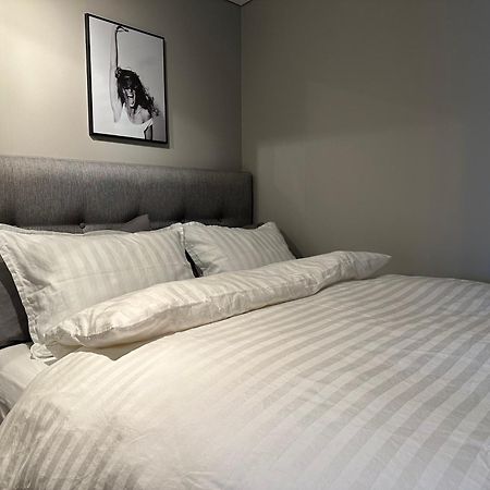 מושפלשבאר Cosy Lakeview Cabin 45 Minutes From Reykjavik מראה חיצוני תמונה