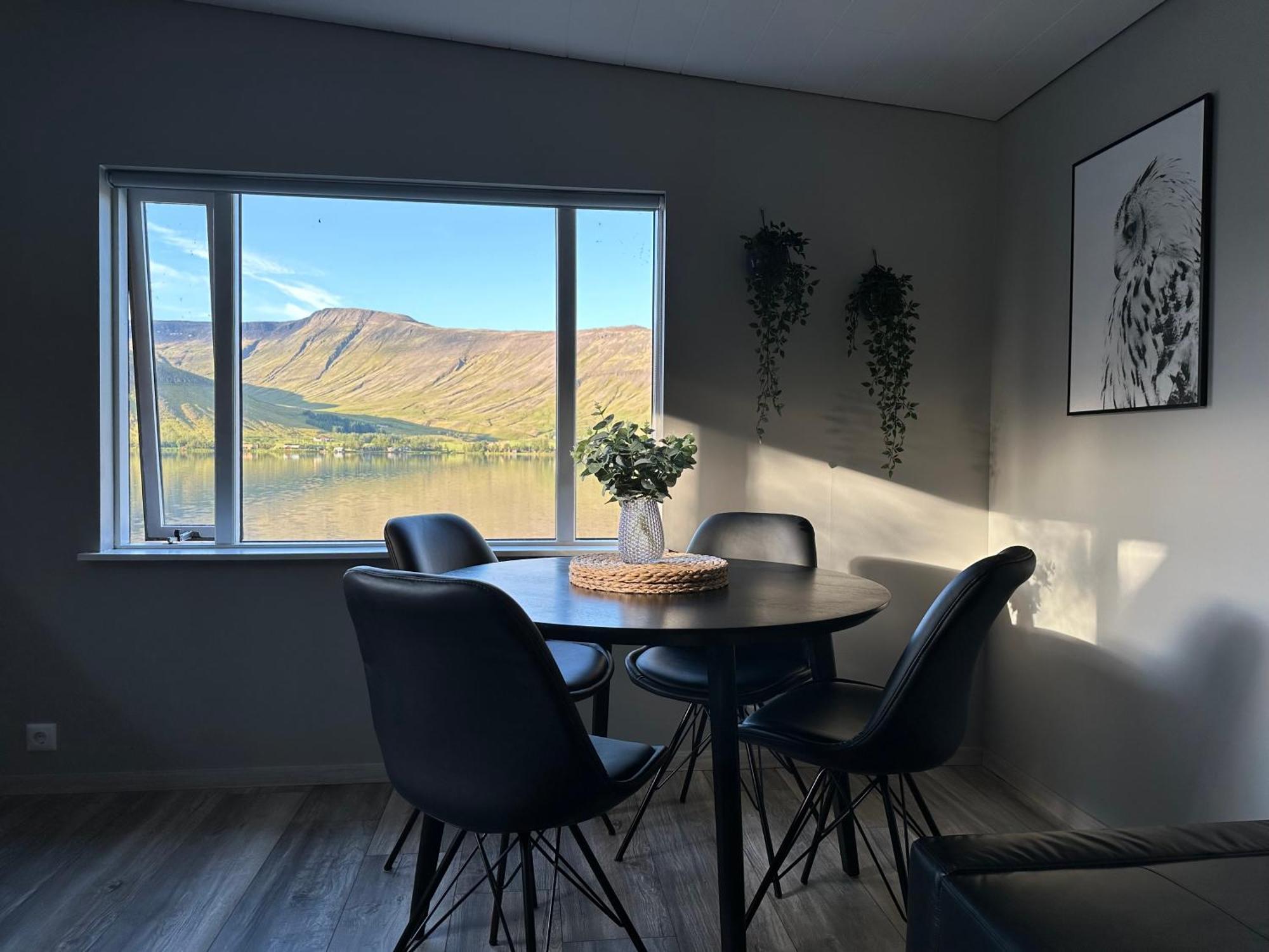 מושפלשבאר Cosy Lakeview Cabin 45 Minutes From Reykjavik מראה חיצוני תמונה