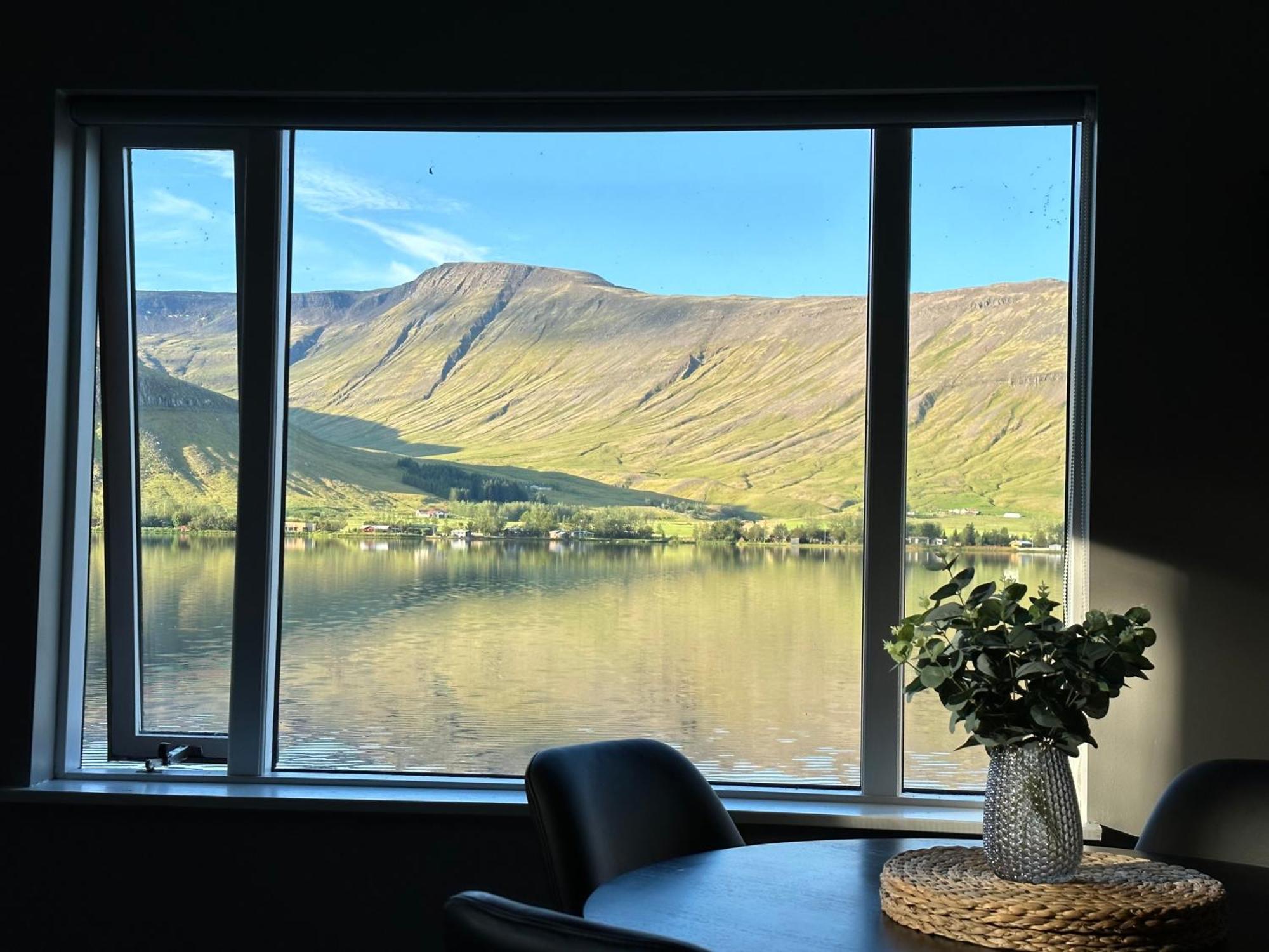 מושפלשבאר Cosy Lakeview Cabin 45 Minutes From Reykjavik מראה חיצוני תמונה